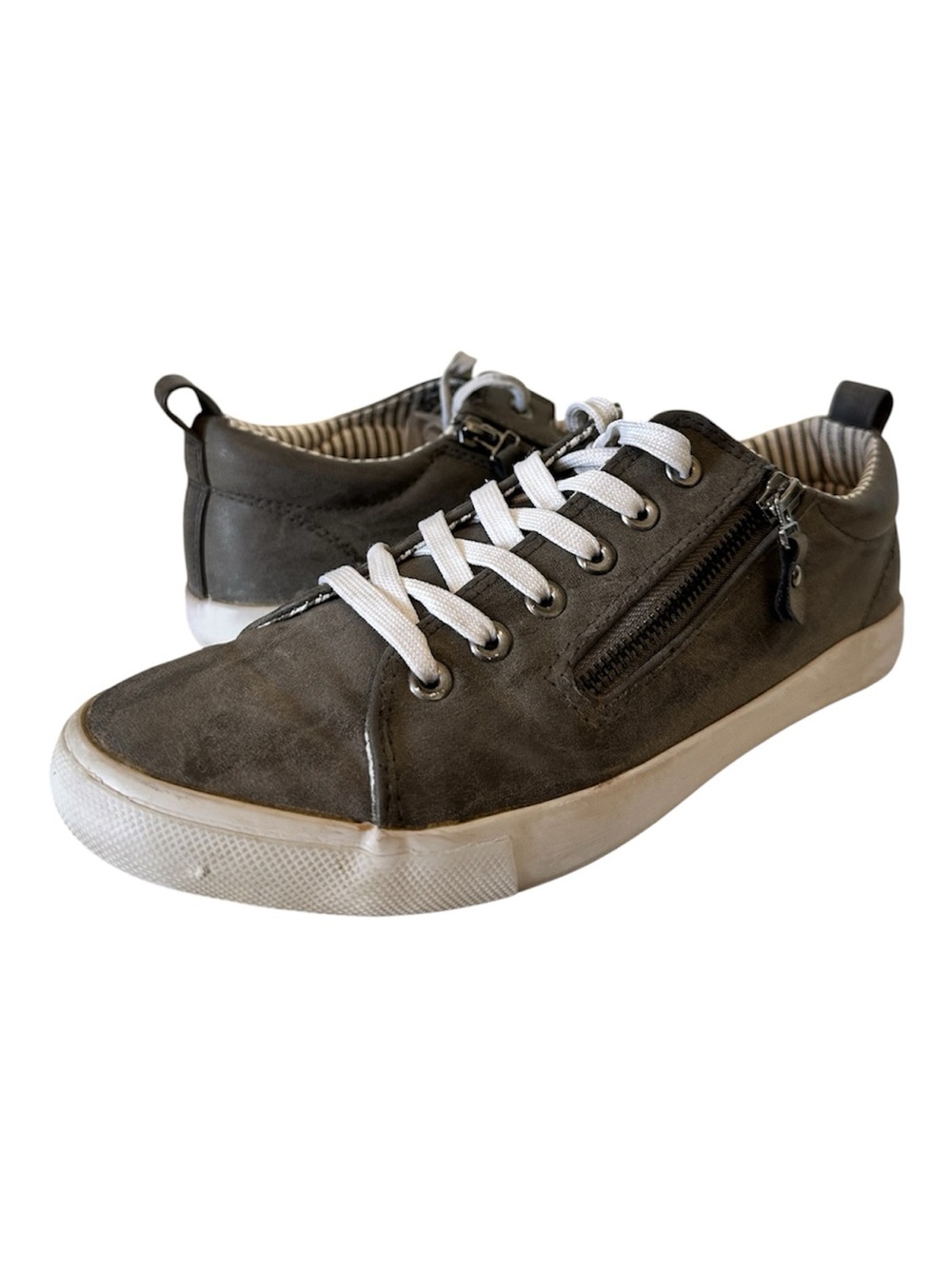 Twisted Gray Low-Top Leather Sneakers